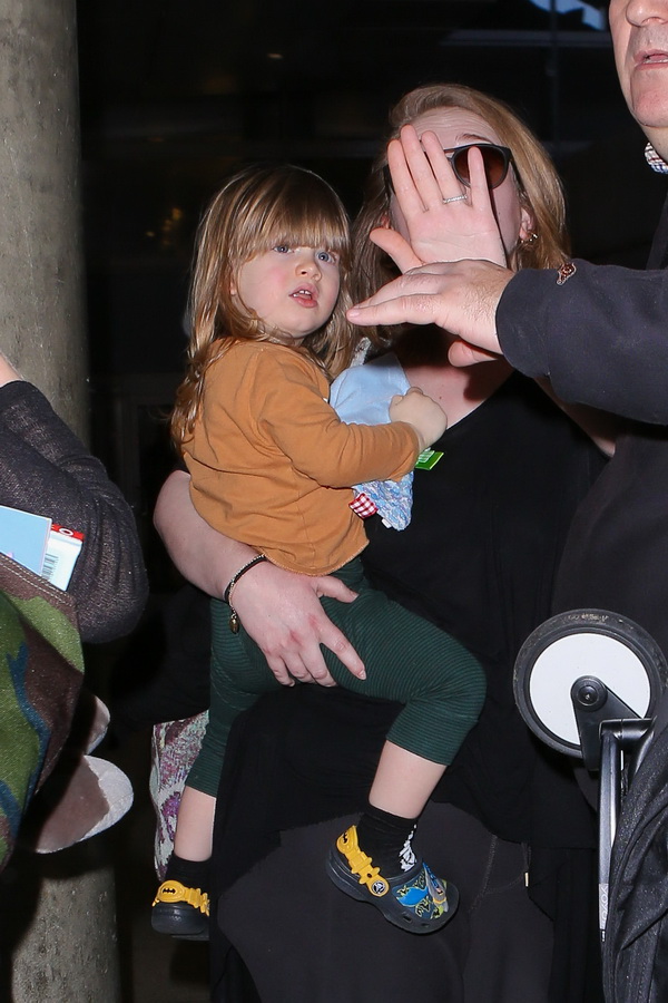 adele-with-her-son-angelo-4.bin