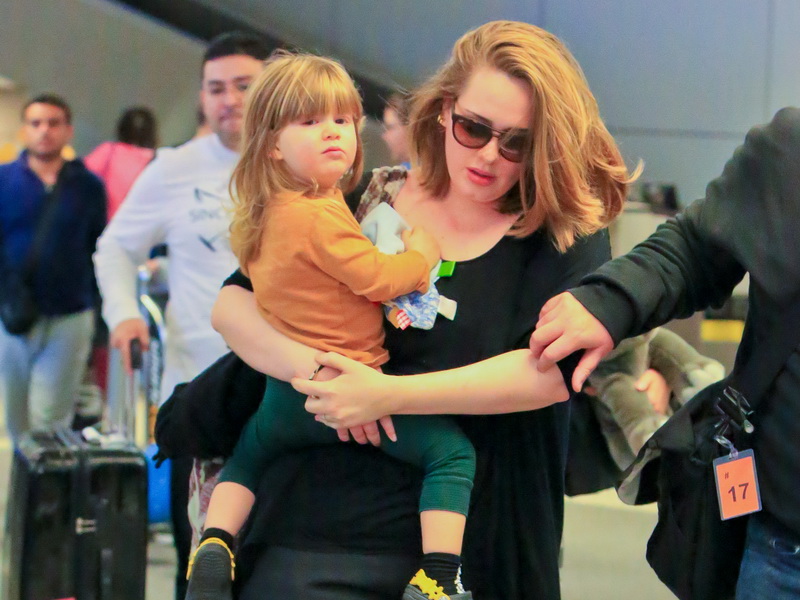 adele-with-her-son-angelo.bin