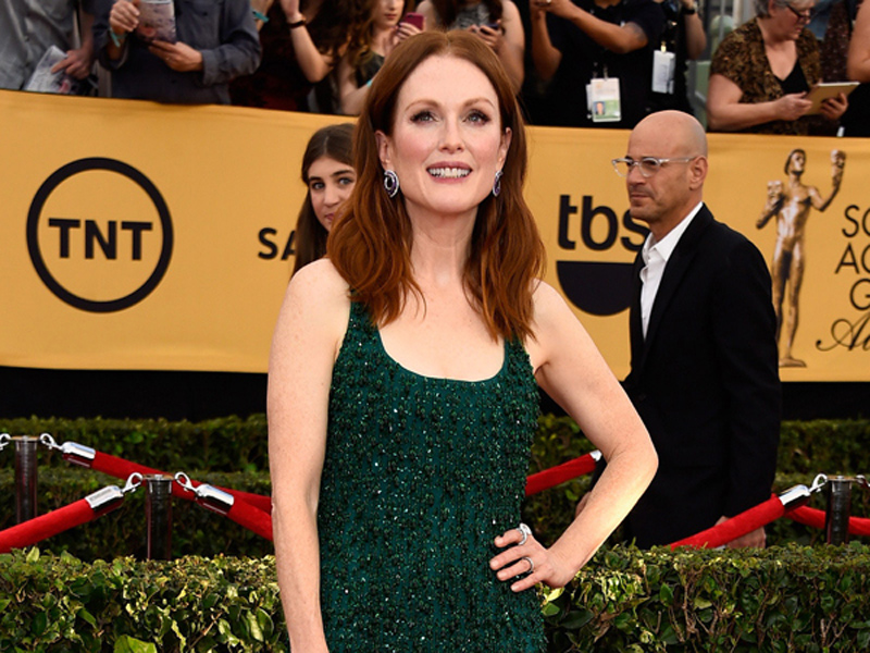julianne_moore_800.bin
