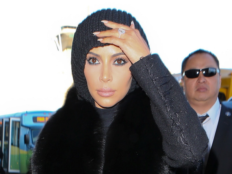 kim-kardashian-texting-kanye-before-catching-flight-part-2.bin