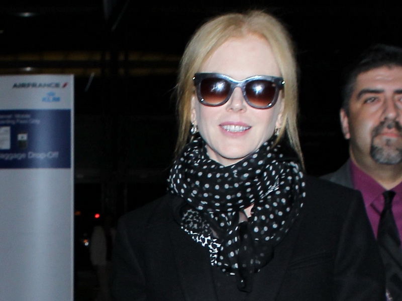 nicole-kidman-arrives-at-lax.bin