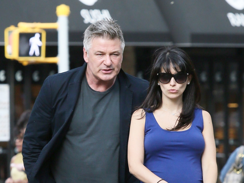 alec_i_hilaria_baldwin_00.bin