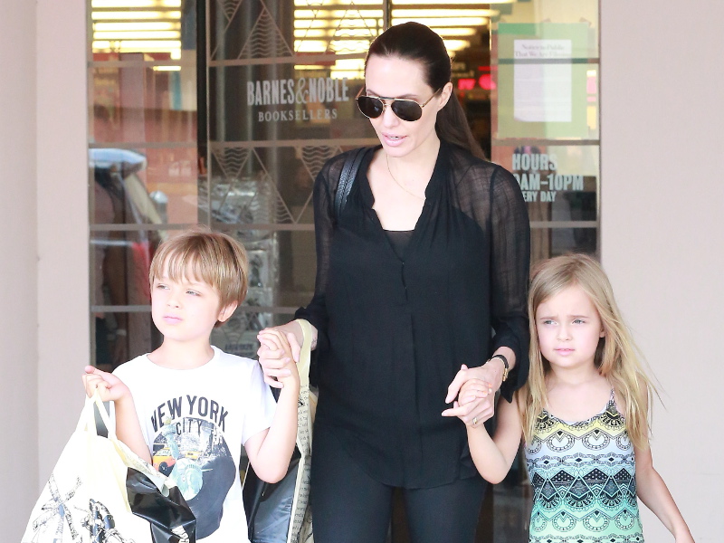 angelina-jolie_00_1.bin