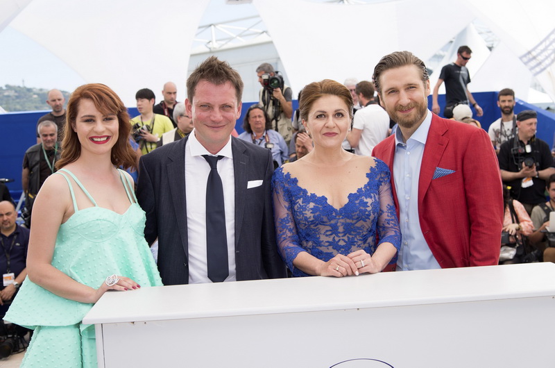 cannes-17-05-2015-redatelj-dalibor-matanic-i-glumacka-ekipa-na-68-filmskom-festivalu-s-filmom-zvizdan-2.bin