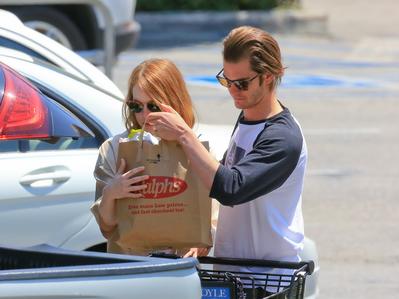 emma-stone-and-andrew-garfield-get-back-together-pt-2.bin