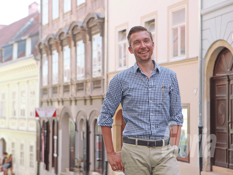 frank_pavich_800_1.bin