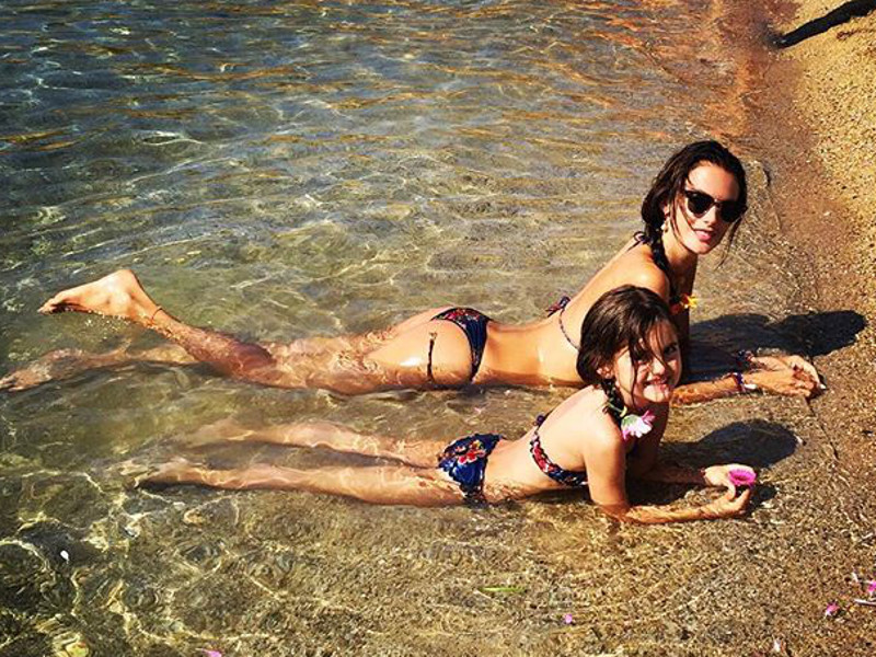 alessandra_ambrosio_00-15.bin