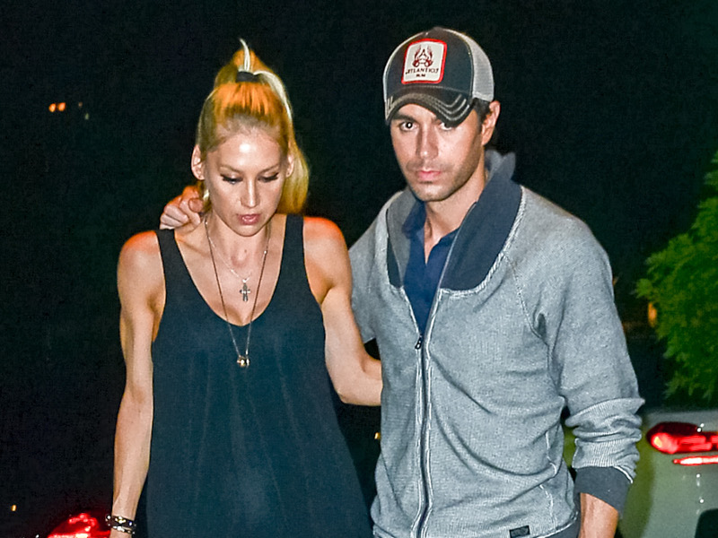 anna_kournikova_i_enrique_iglesias_00.bin