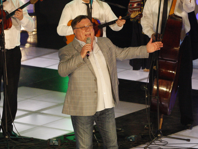 makarska-04-12-2013-snimanje-emisije-lijepom-nasom-odrzano-u-dvorani-gradskog-sportskog-centra.bin