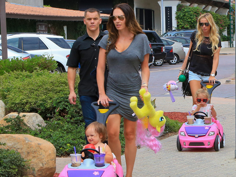 tamara_ecclestone_i_petra_stunt_00.bin