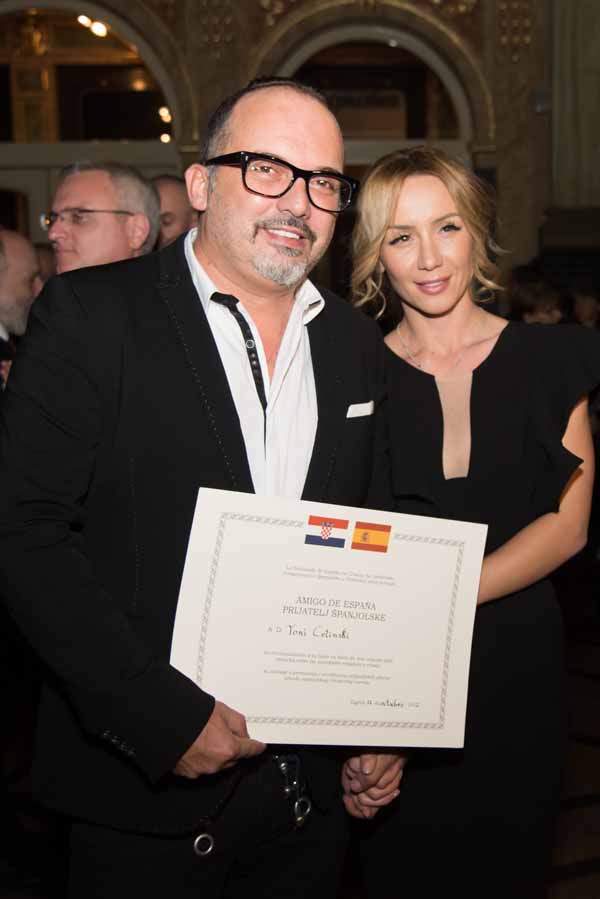 zagreb-12-10-2015-tony-cetinski-dobio-priznanje-prijatelj-spanjolske-4.bin