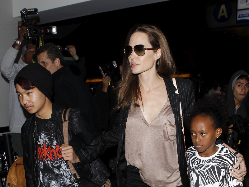 angelina_jolie_00-3.bin