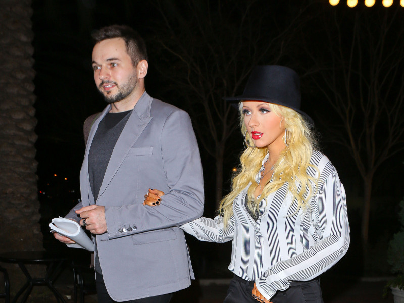 christina_aguilera_00.bin