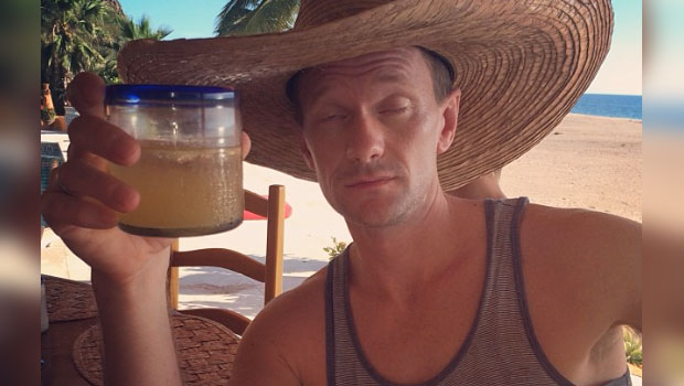 neil-patrick-harris-margarita-selfie.bin