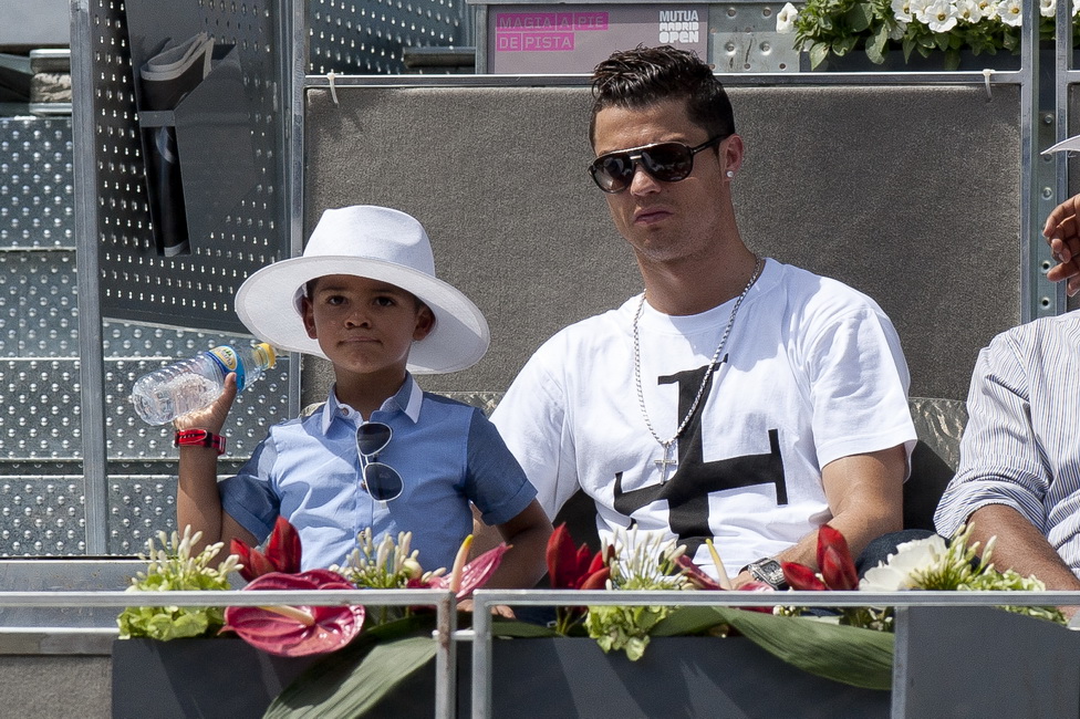 cristiano-ronaldo-and-son-attend-mutua-madrid-tennis-open.bin