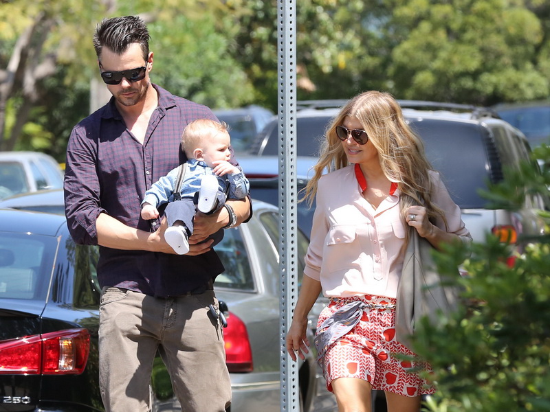 fergie-and-josh-celebrate-easter.bin