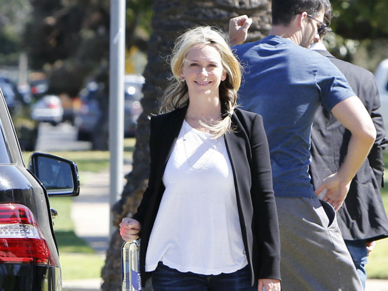 jennifer_love_hewitt_800.bin