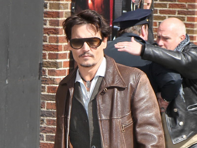 johnny-depp-arrives-at-the-late-show-in-style.bin