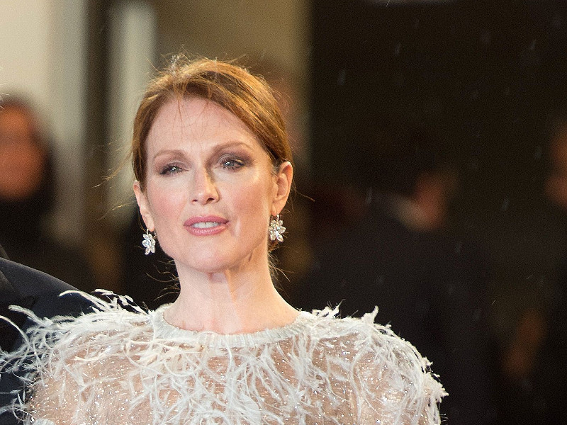 julliane_moore_00.bin