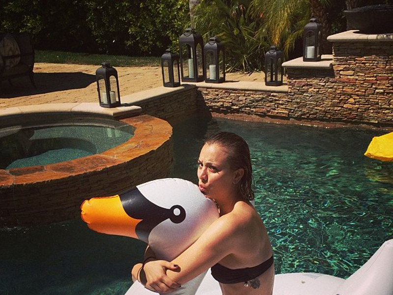 kaley_cuoco_00-2.bin