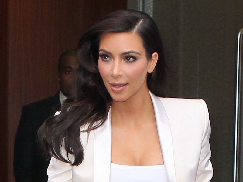 kim-kardashian-and-kanye-west-pick-up-their-wardrobe-for-tonights-met-gala-part-2.bin