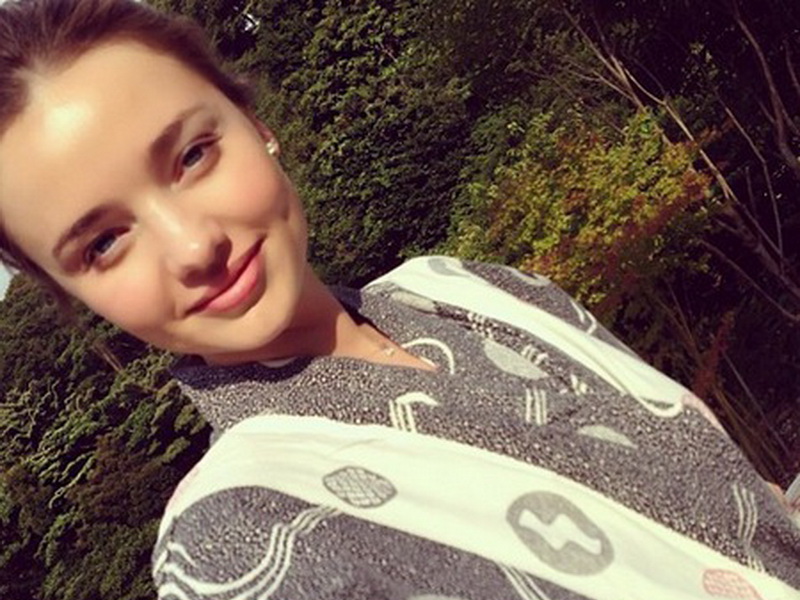 miranda_kerr_flawless_summer_makeup.bin