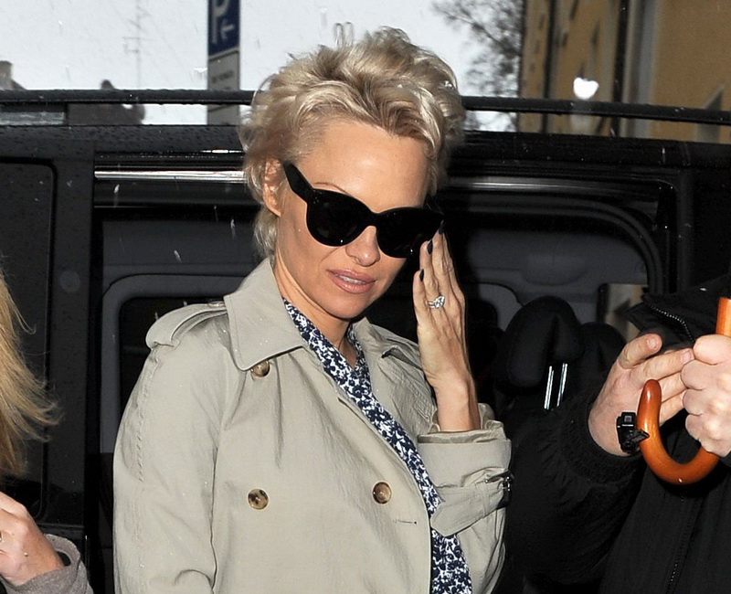 munich-pamela-anderson-on-her-way-to-cooking-studio.bin