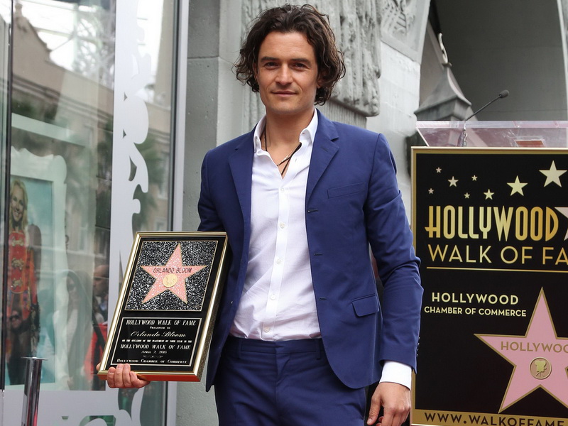 orlando-bloom-honored-with-star-on-the-hollywood-walk-of-fame-2.bin
