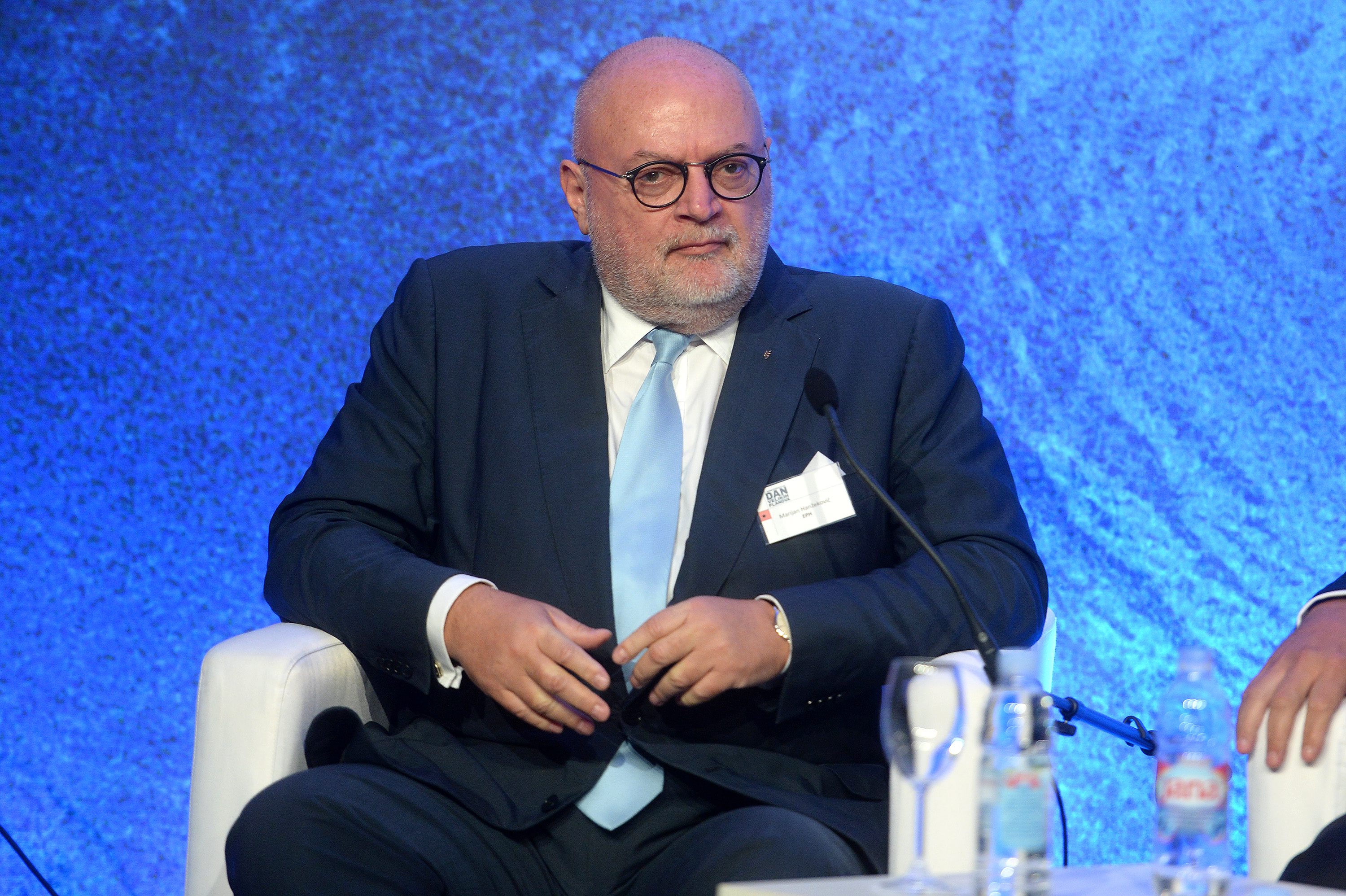 okrugli_stol25-021015