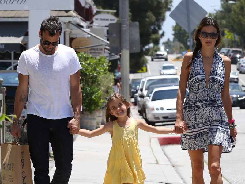 alessandra_ambrosio_00-5.bin