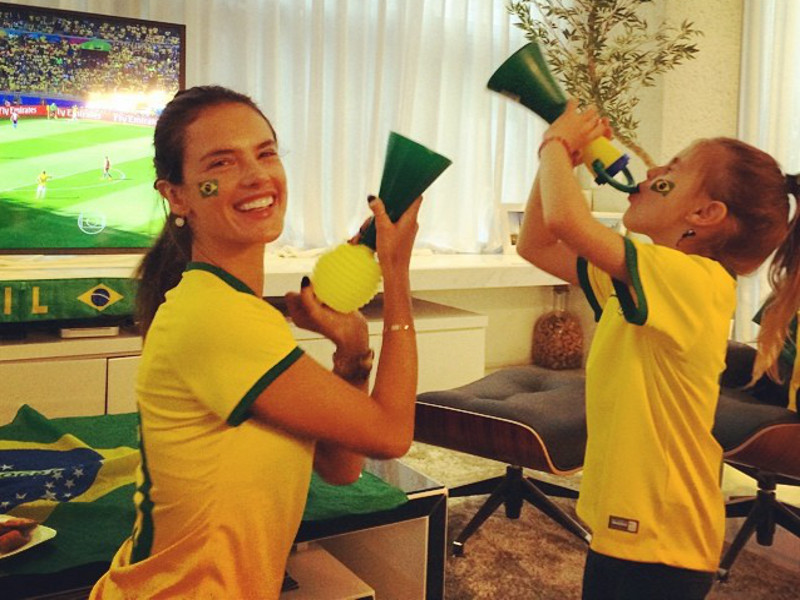 alessandra_ambrosio_00-7.bin