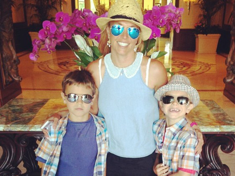 britney_spears_00-7.bin