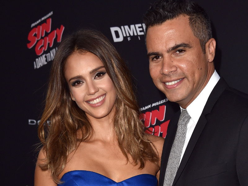 jessica_alba_icash_warren_00.bin