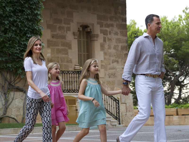 kralj-felipe-kraljica-letizia-princeza-leonor-i-princeza-sofia_00.bin