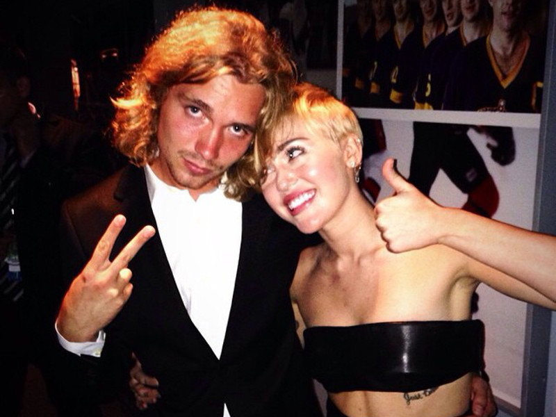 miley_cyrus_01-2.bin