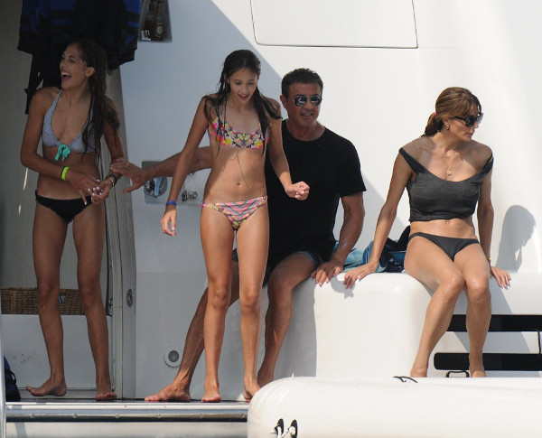 sylvester_stallone_sa_suprugom_i_djecom_04.bin