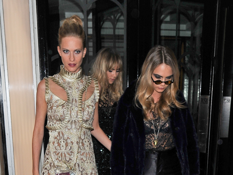 cara-i-poppy-delevingne_00.bin