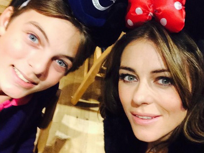 elizabeth-hurley-2.bin