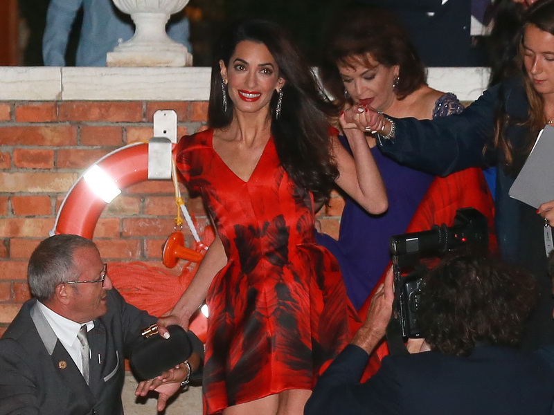 george-clooney-and-amal-alamuddin-seen-the-night-before-their-wedding-in-venice.bin