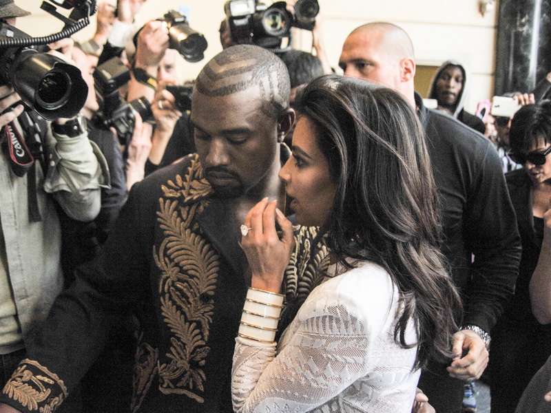 kim-kardashian-and-kanye-west-causing-total-chaos-in-paris.bin