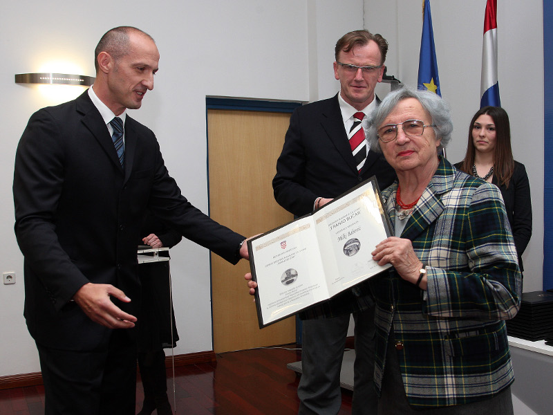 milka_babovic_00.bin