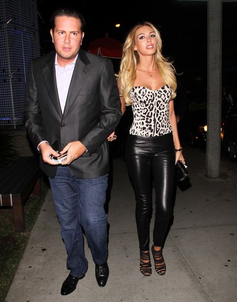petra-ecclestone-and-hubby-james-stunt-arrive-at-boa-steakhouse-to-have-dinner-with-paris-hilton-and-brandon-davis.bin
