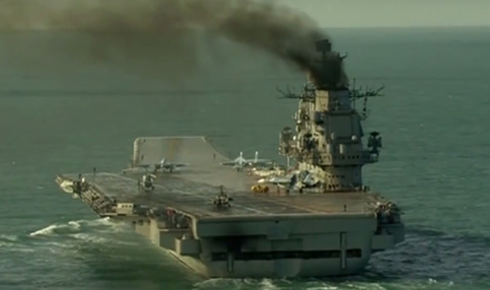 Admiral Kuznjecov na prolazu kroz kanal La Manche