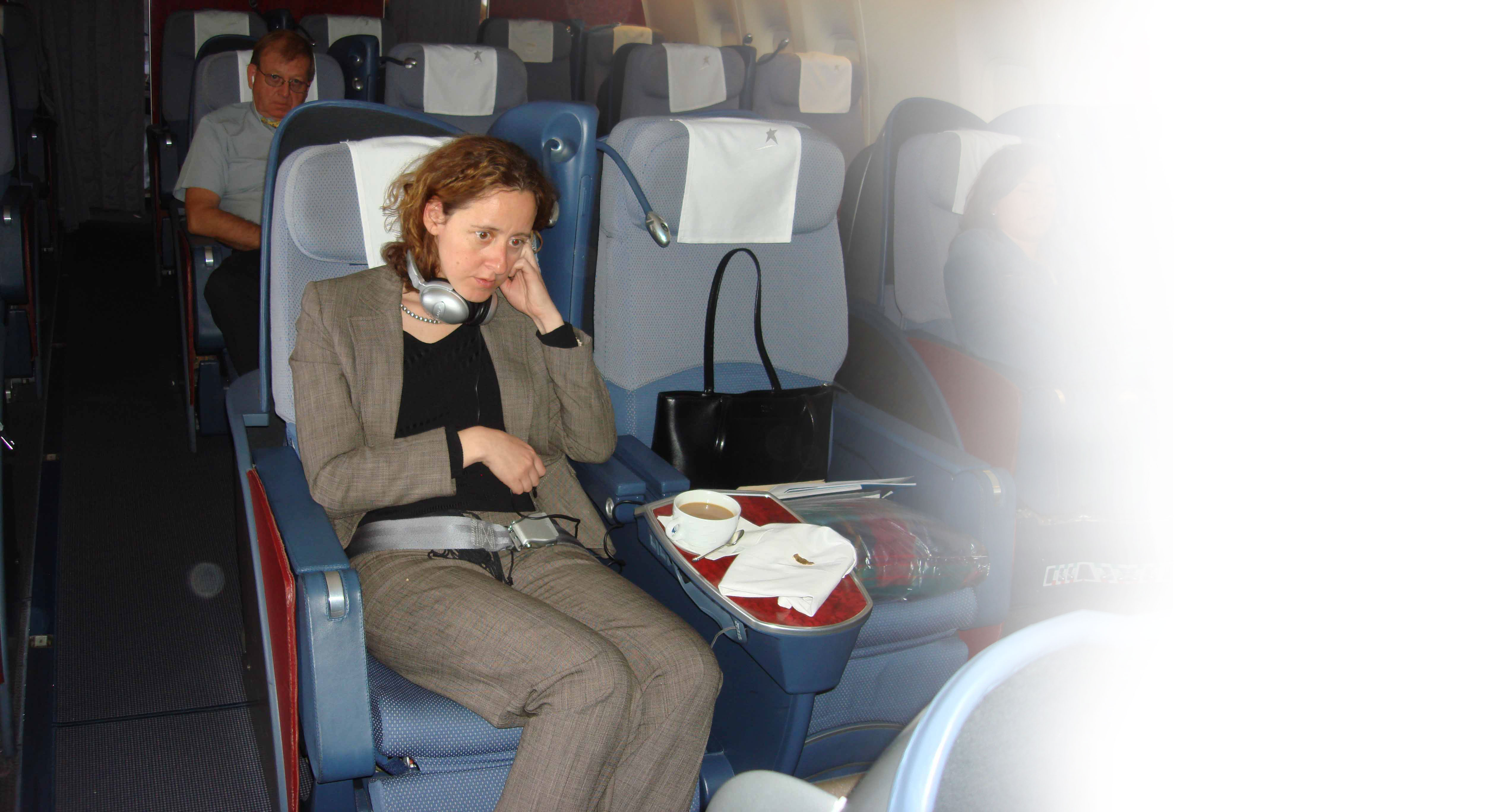 Nina Obuljen u avionu na putu za Kinu prije deset godina. Snimio ju je njezin tadašnji šef Božo Biškupić.