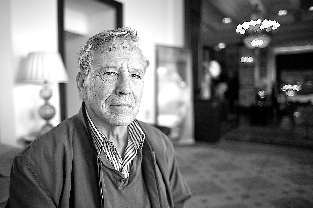 87767-114423-amos_oz8-170311