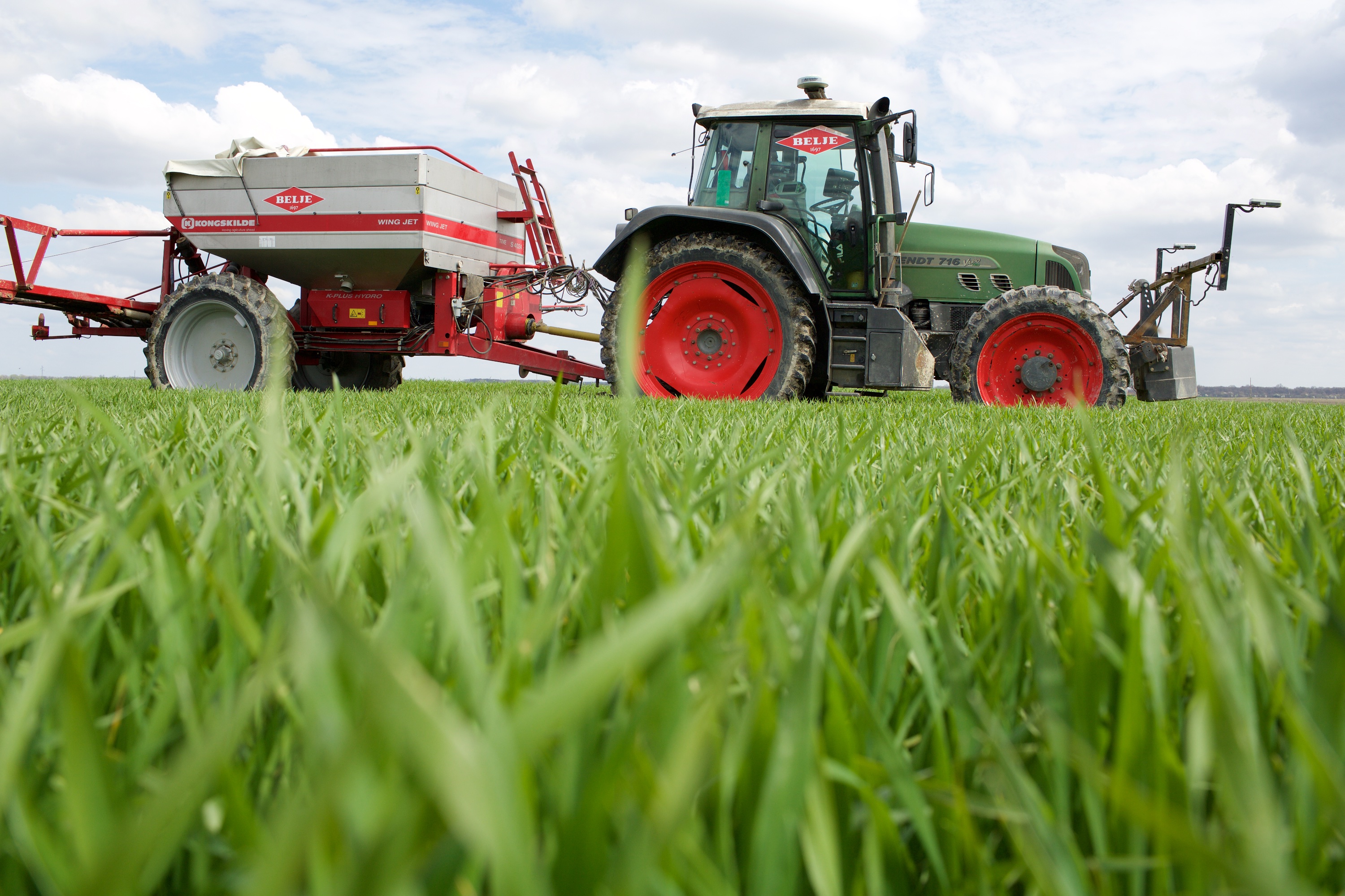 Ratarske površine Belja u Mirkovcu sa satelitski navođenim traktproma i dronovima