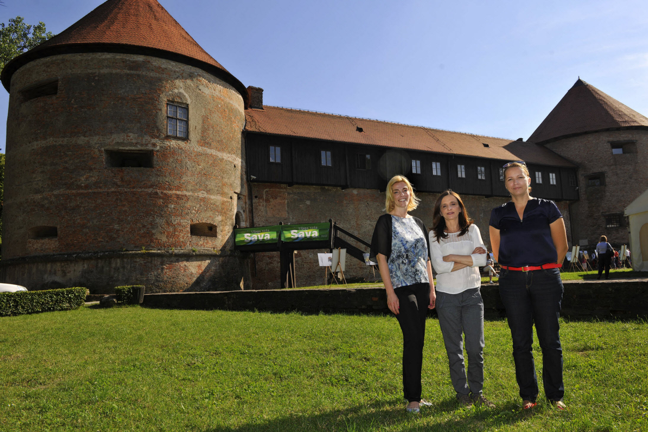 boska-trbojevic-iz-coca-cole-tamara-obrovac-i-sisacka-gradonacelnica-kristina-ikic-banicek.bin