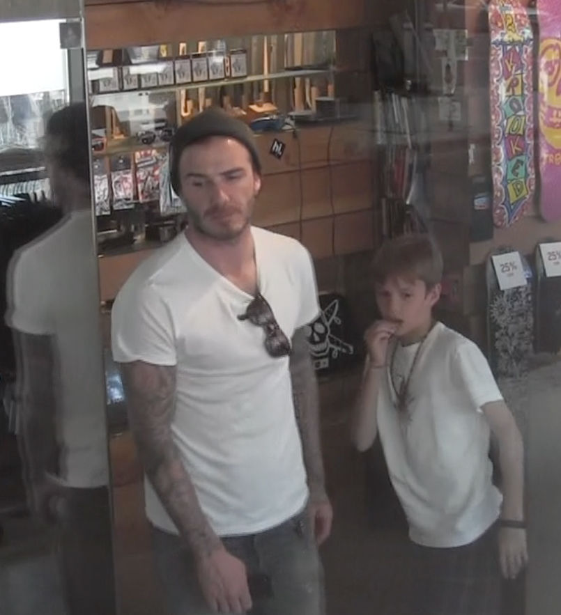 exclu-david-beckham-grabs-milkshakes-with-the-kids.bin