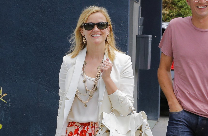 reese-witherspoon-looking-leggy-in-red-and-white-part-2.bin