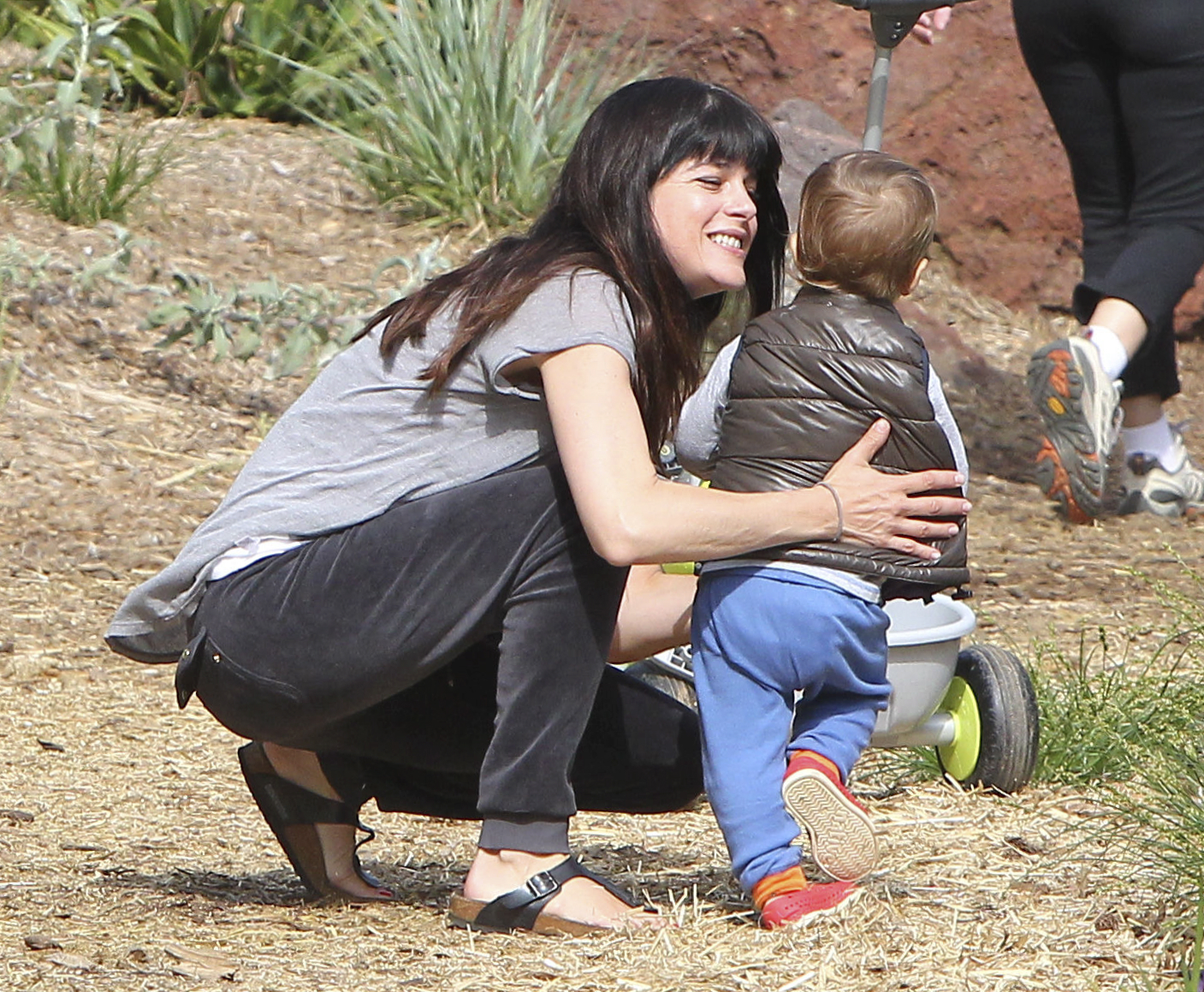 selma-blair-at-the-park-with-happy-son-arthur-part-2.bin